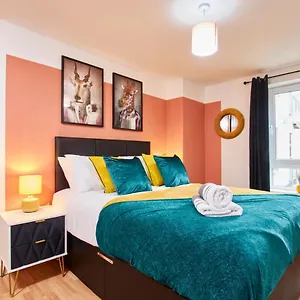 Apartment The Sleek Gem With Balcony - Sleeps 6, Nottingham